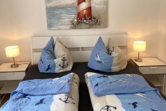 Schlafzimmer-1-2-Lachmoewe